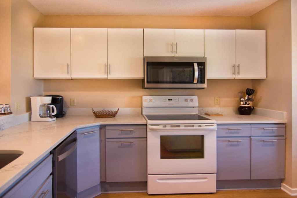 Pelican Point Unobstructed Beach Views Beach Access Out Back Door! Harbor Island Exterior photo