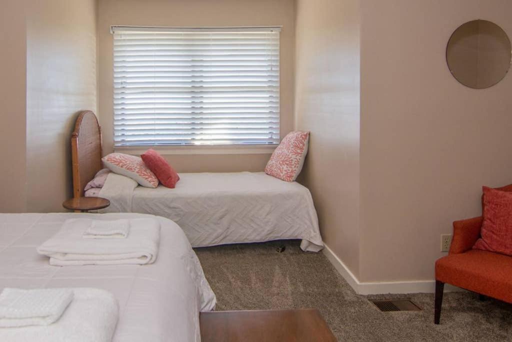Pelican Point Unobstructed Beach Views Beach Access Out Back Door! Harbor Island Exterior photo