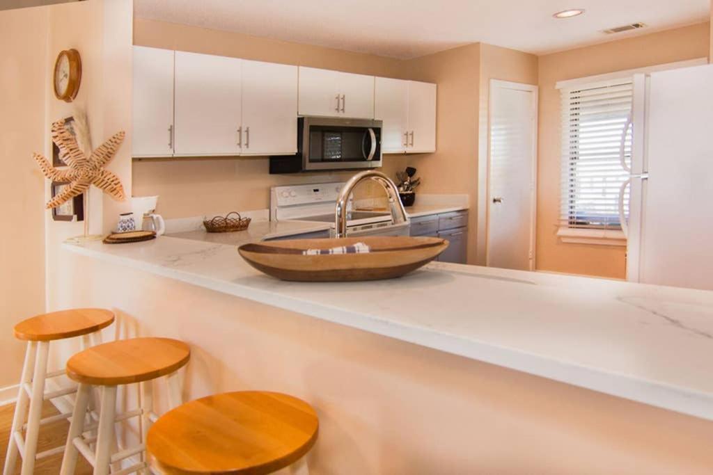 Pelican Point Unobstructed Beach Views Beach Access Out Back Door! Harbor Island Exterior photo